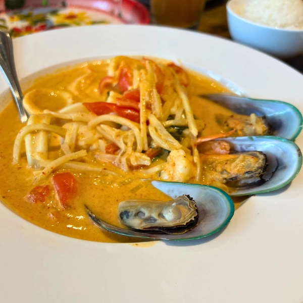 Into the Sea Curry dish at Sen Thai Bistro in Boca Raton Florida