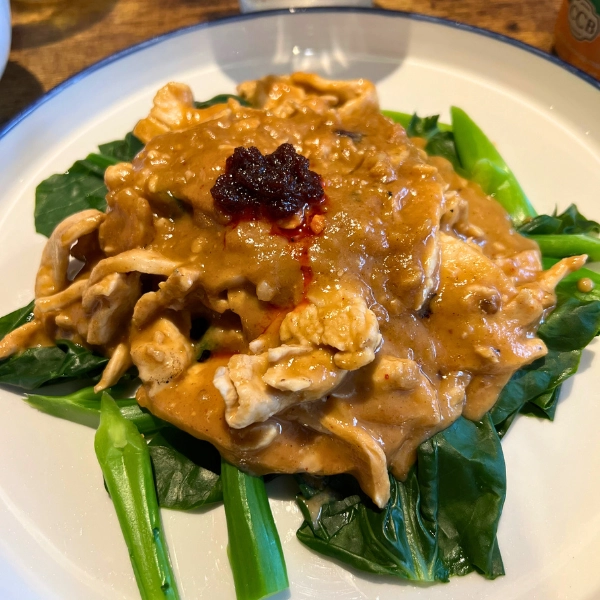 Praram Chicken dish at Sen Thai Bistro in Boca Raton Florida