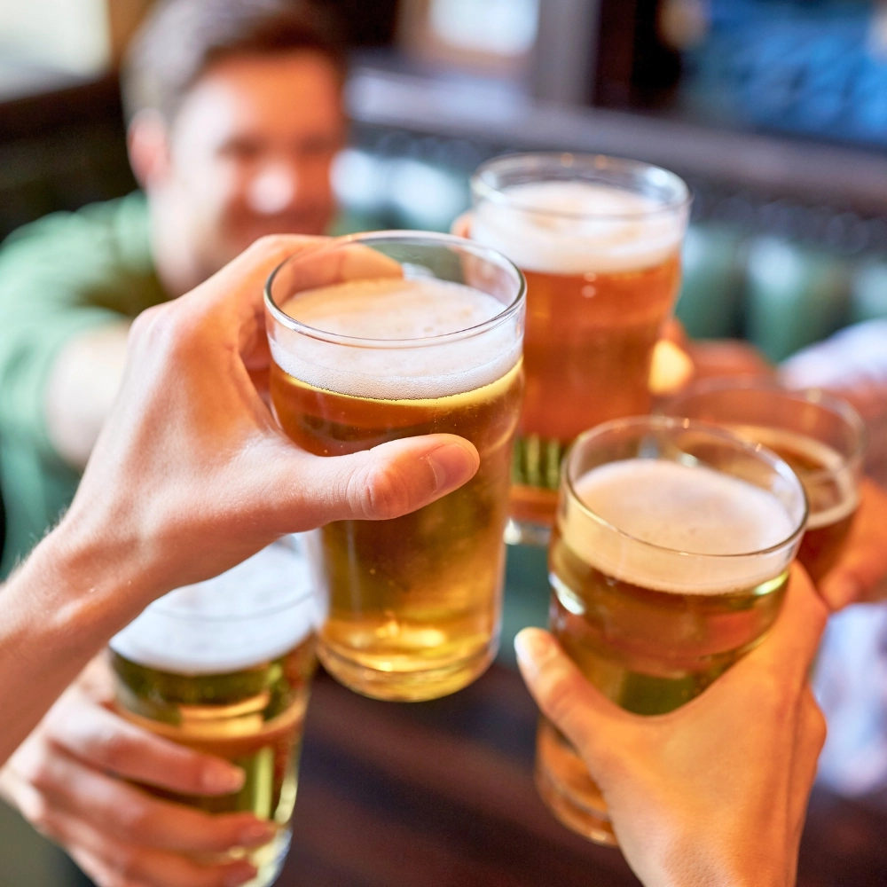 Things to do in Florida Fort Lauderdale Food & Drink Tour cheers beer at brewery