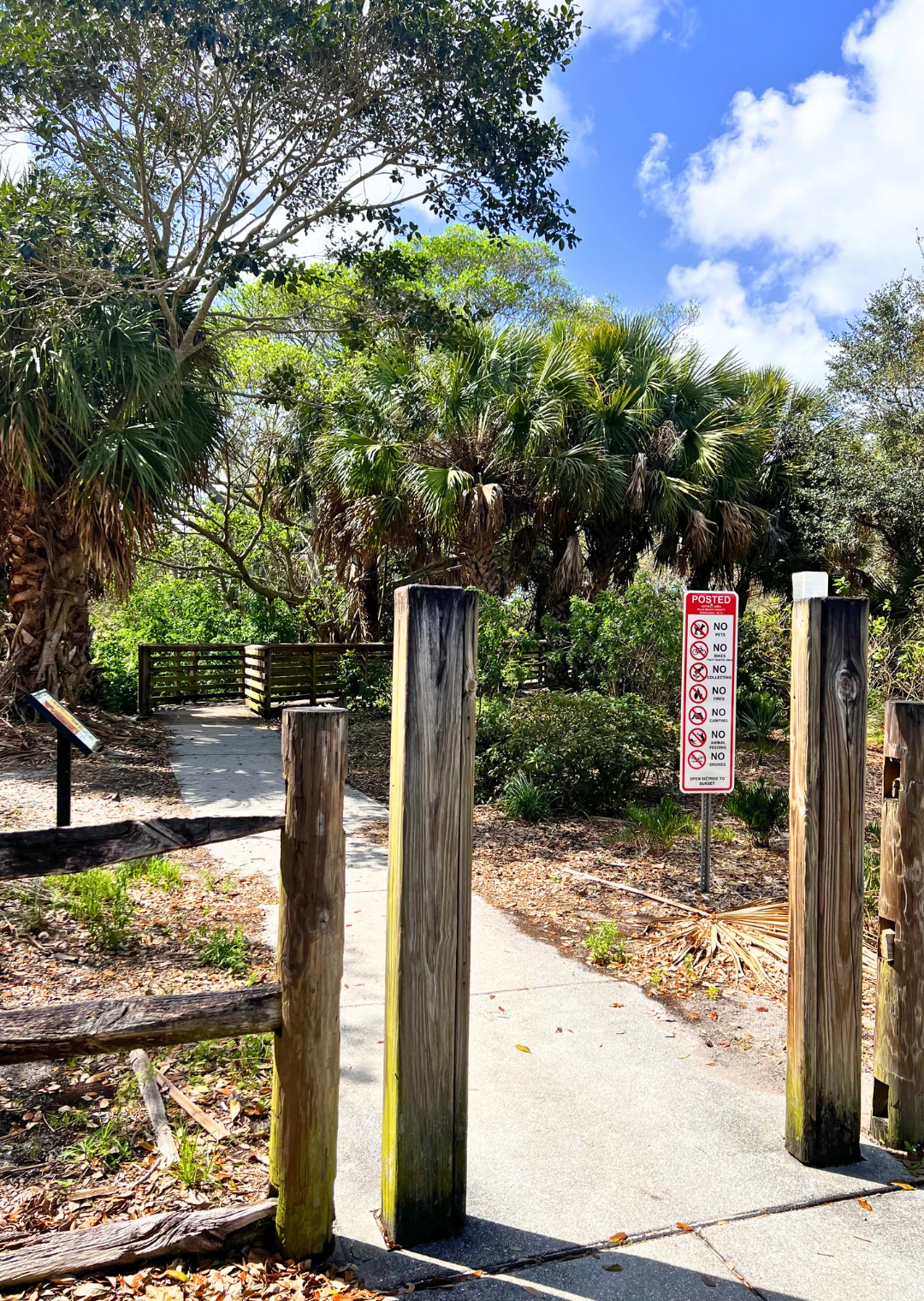 Pondhawk Natural Area Storywalk entrance with sign of rules in Boca Raton Florida