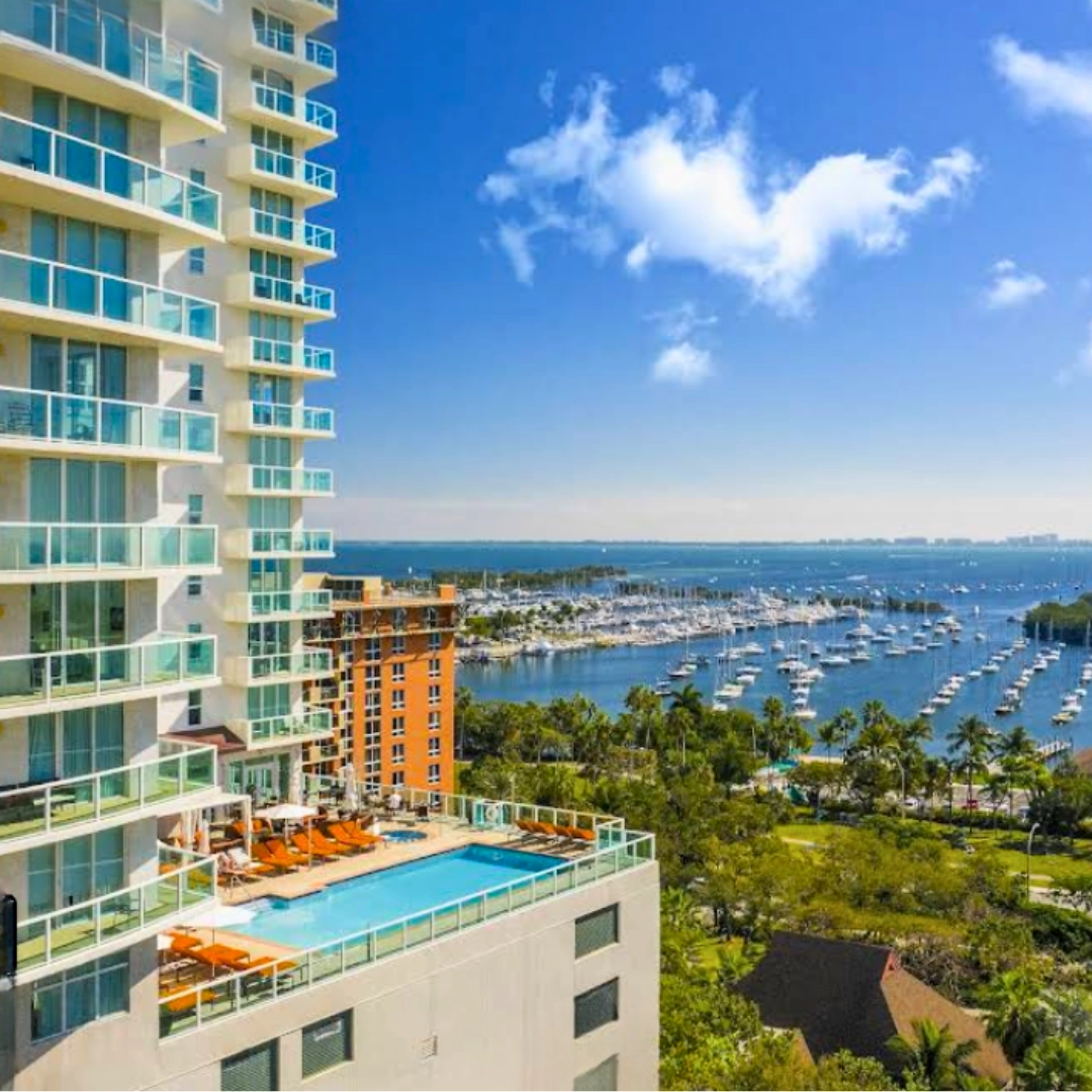 Arya Hotel & Suites has some of the best amenities and deals among other hotels in Miami, Florida with pools.